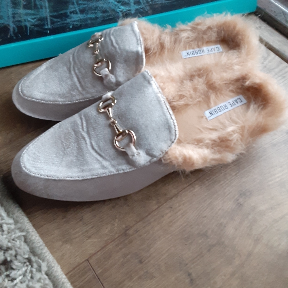 Warm Slippers - Picture 3 of 5